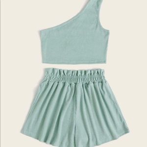 One-shoulder ribbed top and shorts!